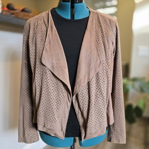 Effortless Elegance: Lysse Suede Jacket - Picture 1 of 6